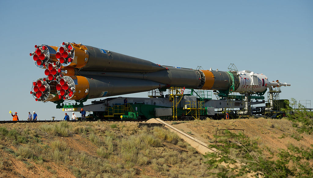 1024px-Soyuz_TMA-05M_spacecraft_roll_out_by_train_2.jpg