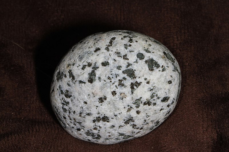 File:Speckled rock (38943272905).jpg