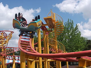 <span class="mw-page-title-main">Spinning Dragons</span> Spinning roller coaster at Worlds of Fun