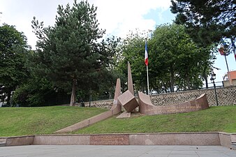 Square et monument des Martyrs de la Résistance.