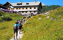 Kärlingerhaus bei der Almer Wallfahrt