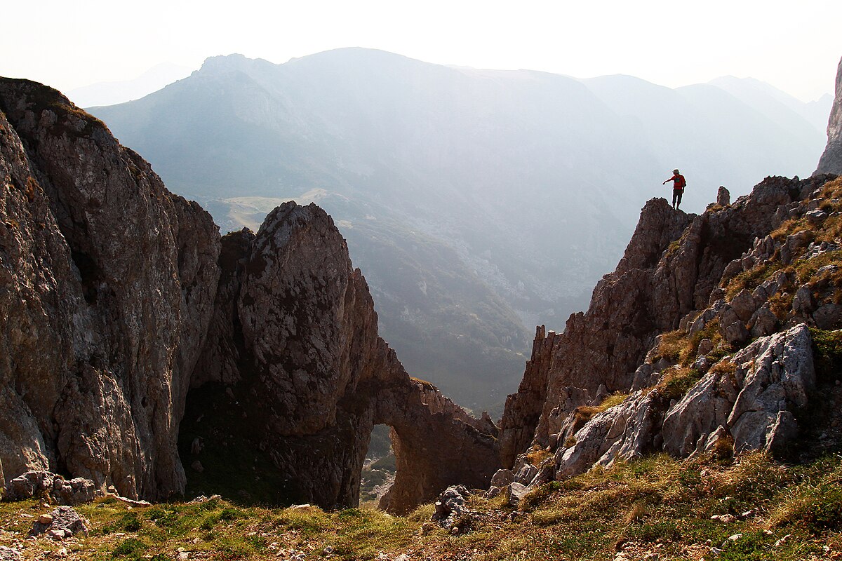 Stands above. Ругова Косово горы. Регион гора на 100. Rugova Canyon Kosovo.