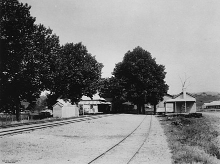 Grandchester railway station, circa 1915 StateLibQld 1 111036 Grandchester railway station, ca. 1915.jpg