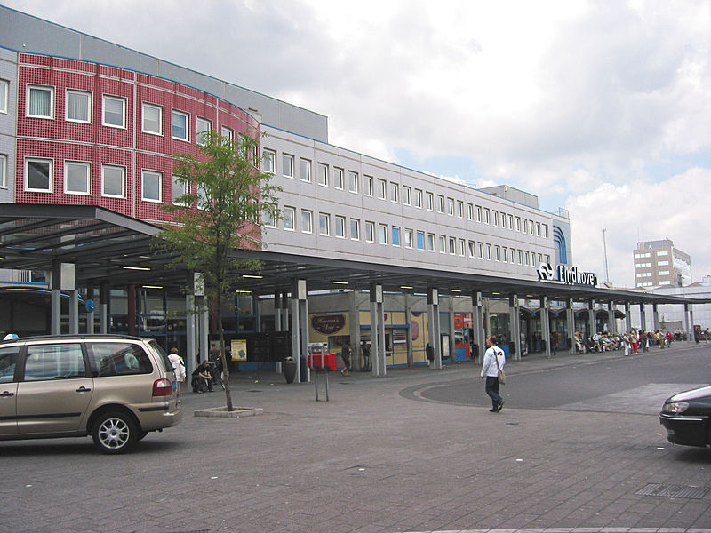 File:Station Eindhoven achterzijde naam.jpg