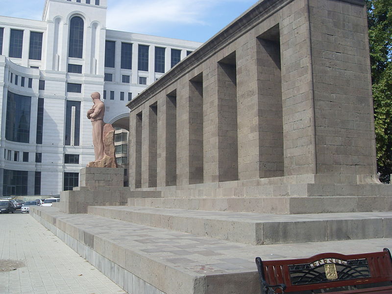 File:Stepan-Shahumyan Monument, Yerevan 43.JPG