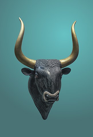Minoan carved stone bull rhyton