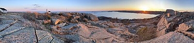 Thumbnail for File:TJØNNEBERGET Hvasser Oslofjorden Norway. Kystradarstasjon DNT Kystled View utsik Store Færder Kløvningen Verdens Ende Tjøme Radar German WW2 military ruins Svaberg naked rocks Sunset solnedgang 2021-04-10 Distorted panorama IMG 669.jpg