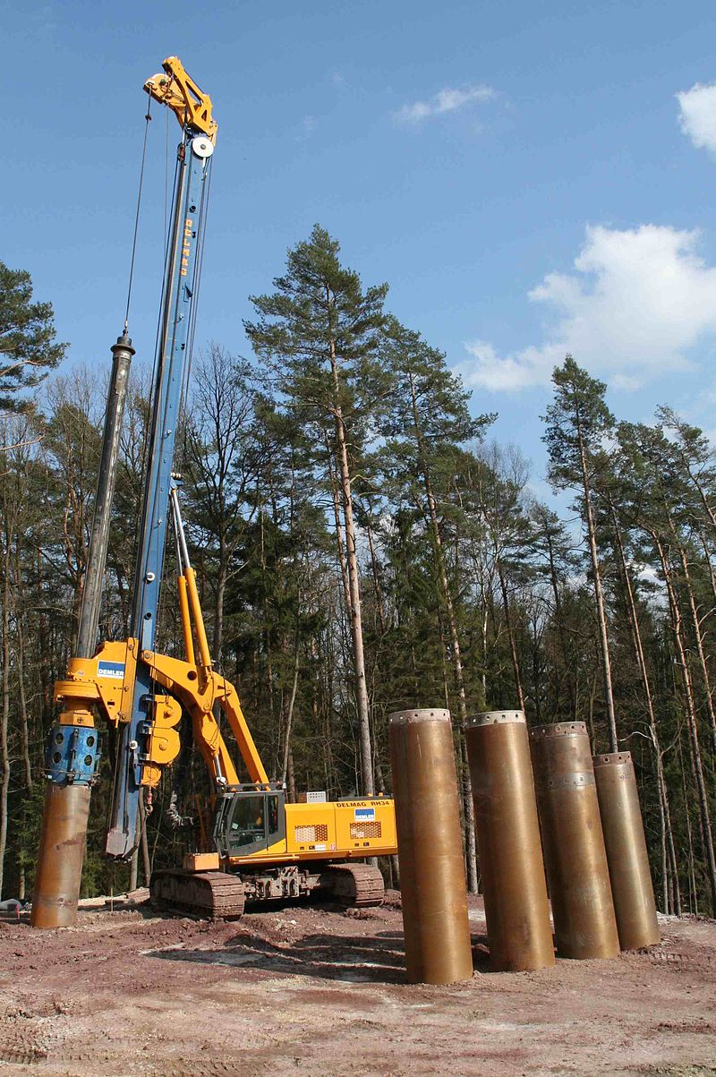 Устройство буронабивных свай с применением обсадных труб