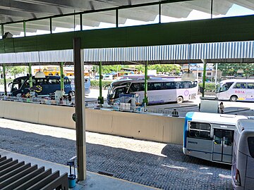 Ônibus estacionados no terminal