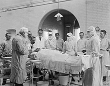 One of the operating theatres at the time of the First World War. The Medical Services on the Home Front, 1914-1918 Q18932.jpg