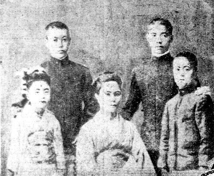 File:Togo Heihachiro Family 1905.jpg
