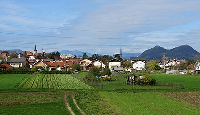 How to get to Tomačevo with public transit - About the place