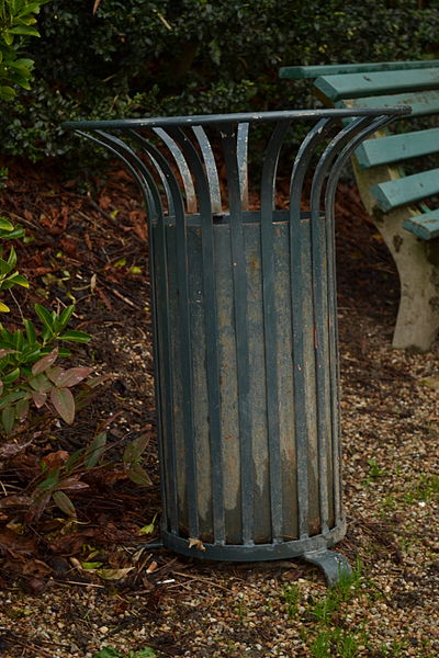 File:Trash bin in the park of Thabor, Rennes, France.JPG