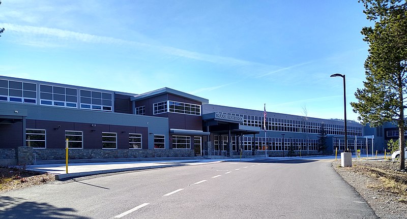 File:Truckee High School.jpg