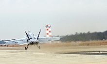 Un F-A-18E Super Hornet propulsé par le système EMALS lors d'un test au Naval Air Systems Command à Lakehurst le 18 décembre 2010.