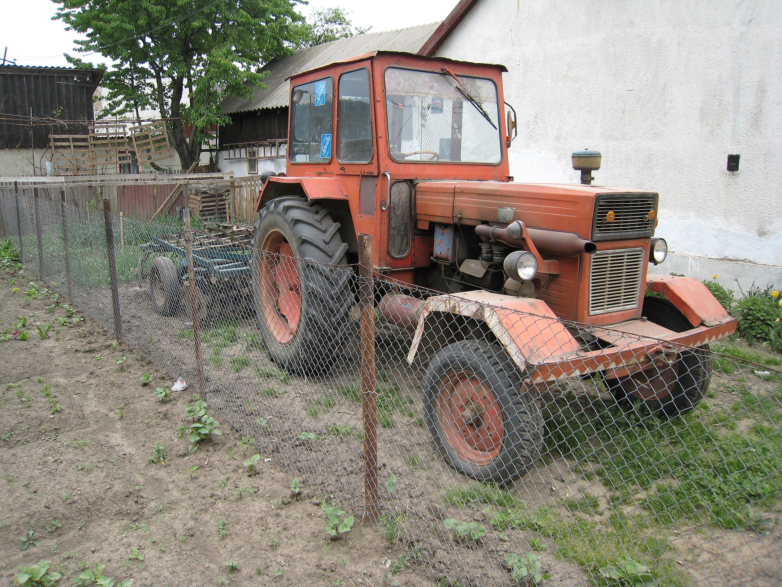 File:UTB tractor somewhere in Romania.jpg - Wikimedia Commons