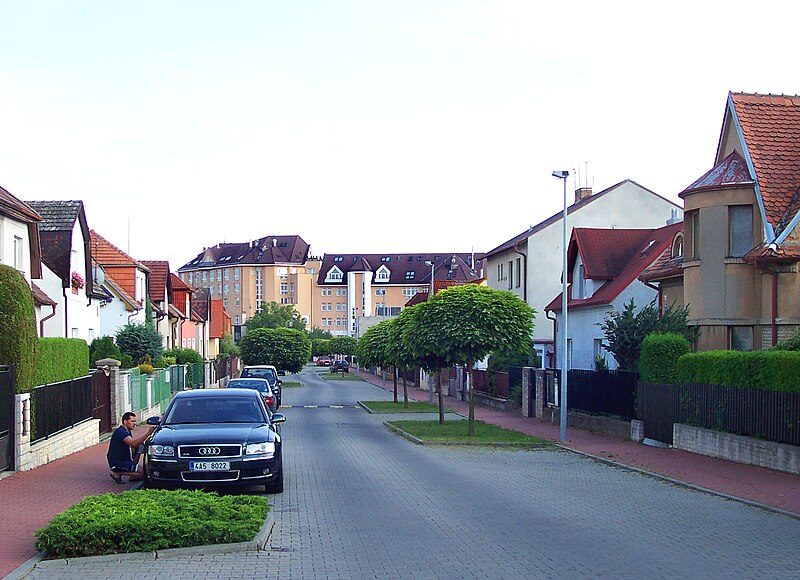 File:U Střediska str, Prague Dolní Měcholupy.jpg