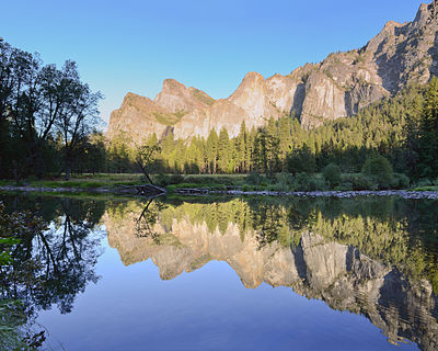 Valley_View_Yosemite_August_2013_panorama.jpg 20 MP