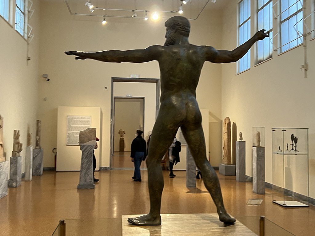Verso bronze statue of Zeus