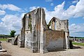 Les vestiges de l'ancienne église Saint-Symphorien au cimetière.