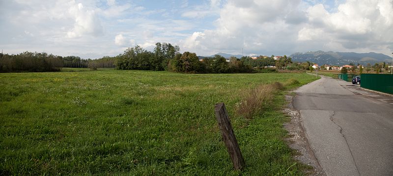 File:Via alla Guzza 10-2009 - panoramio.jpg