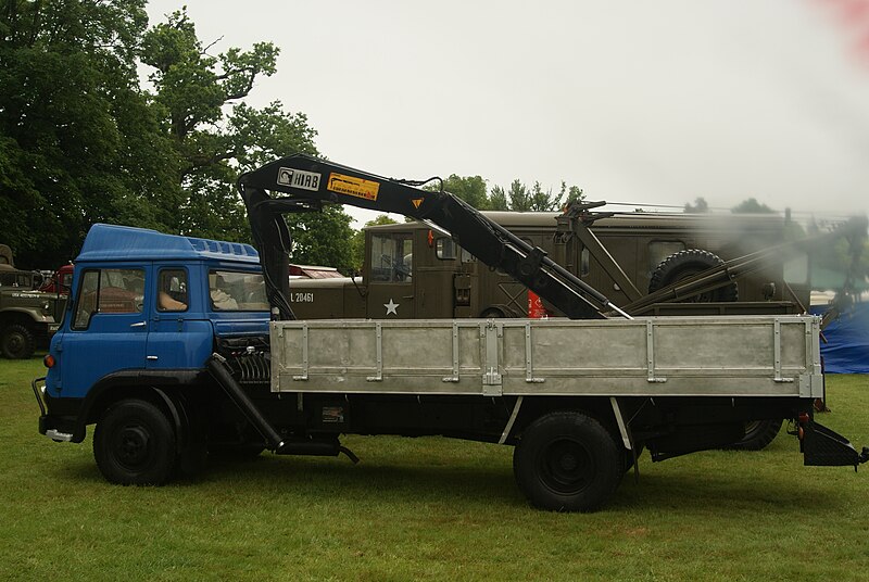 File:View of a Bedford TK in the St Albans Steam and Country Show ^2 - geograph.org.uk - 4502802.jpg