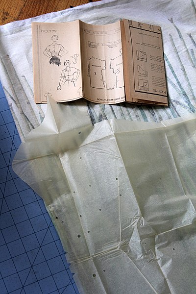 File:Vintage sewing pattern pieces.jpg