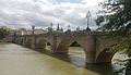 De Puente de Piedra (Stenen Brug) over de Ebro aan de noordrand van de binnenstad