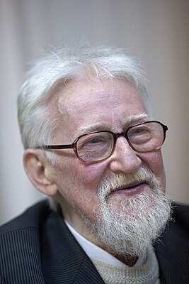V. A. Dybo en una reunión dedicada a su 80 cumpleaños (Moscú, Universidad Estatal Rusa de Humanidades, 5 de mayo de 2011).