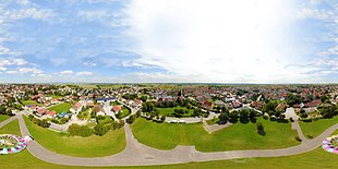 360°-Panorama von Wallersdorf, aufgenommen vom VolksfestplatzAls Kugelpanorama anzeigen