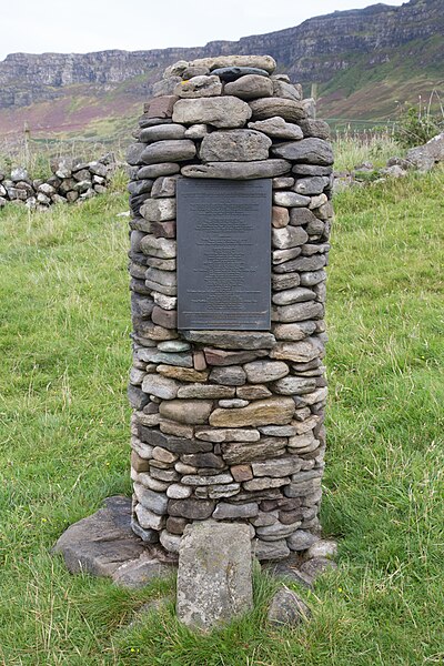 File:War Memorial, Eigg (30126077298).jpg