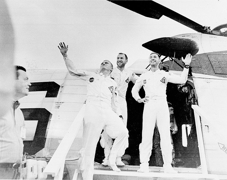 File:Waving Apollo 8 Astronauts Leaving Recovery Helicopter (5135053748).jpg