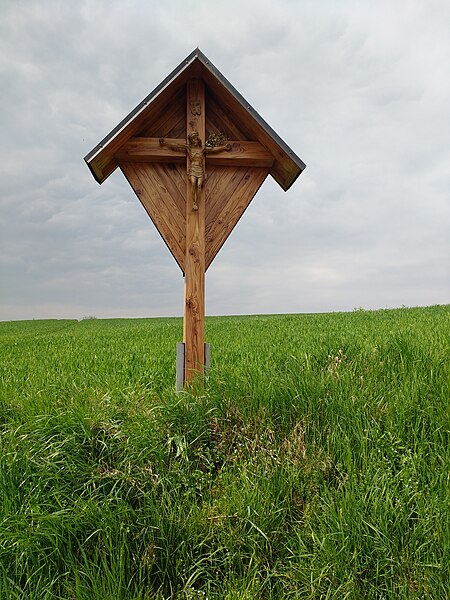 File:Wegkreuz zwischen Altenhausen und Jaibling.jpg