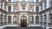 Seit Sommer 2015 ist das Institut für Höhere Studien im Palais Strozzi untergebracht.