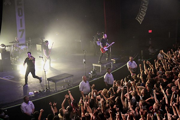 Yellowcard performing in Arizona in 2017