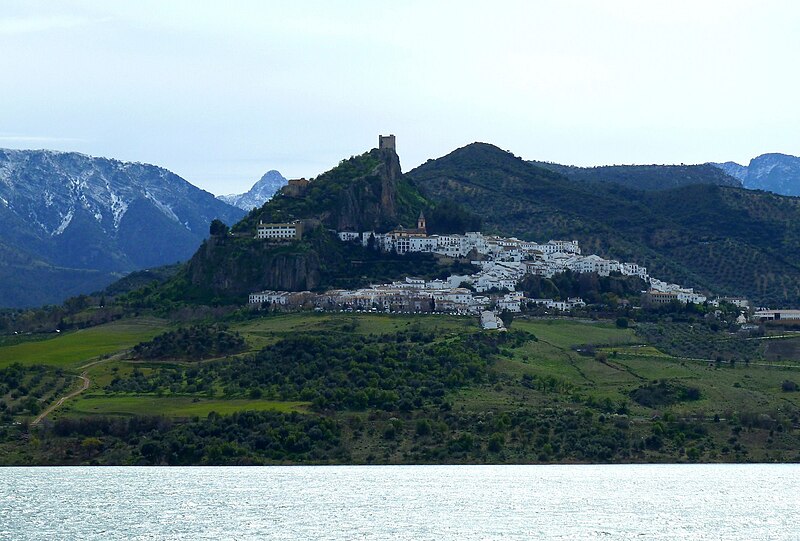 File:Zahara de la Sierra 2013.JPG