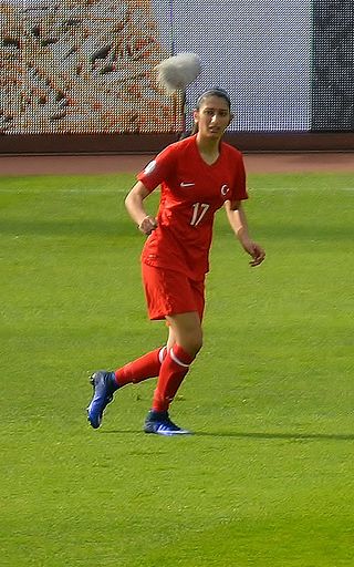 <span class="mw-page-title-main">İpek Kaya</span> French-born Turkish footballer