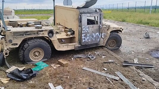 Повреждённый в ходе боевых действий на МКПП Грайворон бронеавтомобиль Хамви, использовавшийся диверсантами