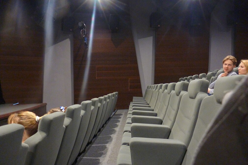 В Ельцин-центре накануне Дня победы показали фильм «Брестская крепость». Собралось на бесплатный показ около 20 зрителей