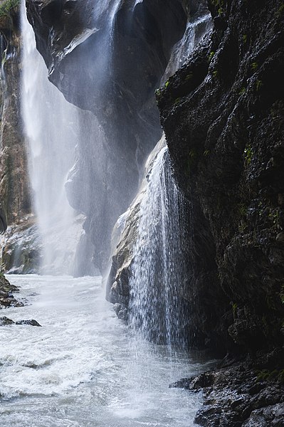 File:Чегемские водопады, август 2018.jpg