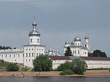 Юрьев монастырь (с Волхова).jpg