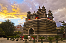Piecu pagodu templis (1727—1732) Huhhota, Ķīna.