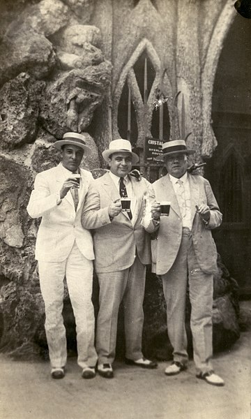 File:. Fritz Gordon, Al Capone and Mayor of Havana, Julio Morales - Cuba.jpg