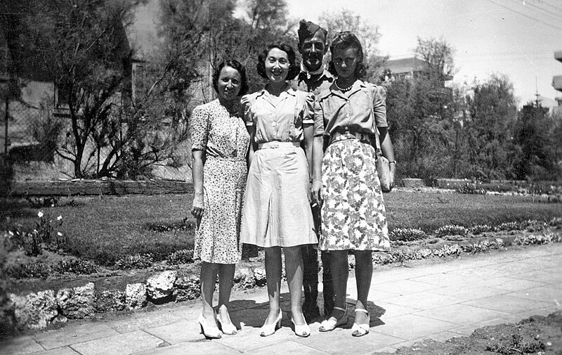 File:054 1942 - Dance band at the Australian Soldier's Club, Tel-Aviv, Palestine.jpg