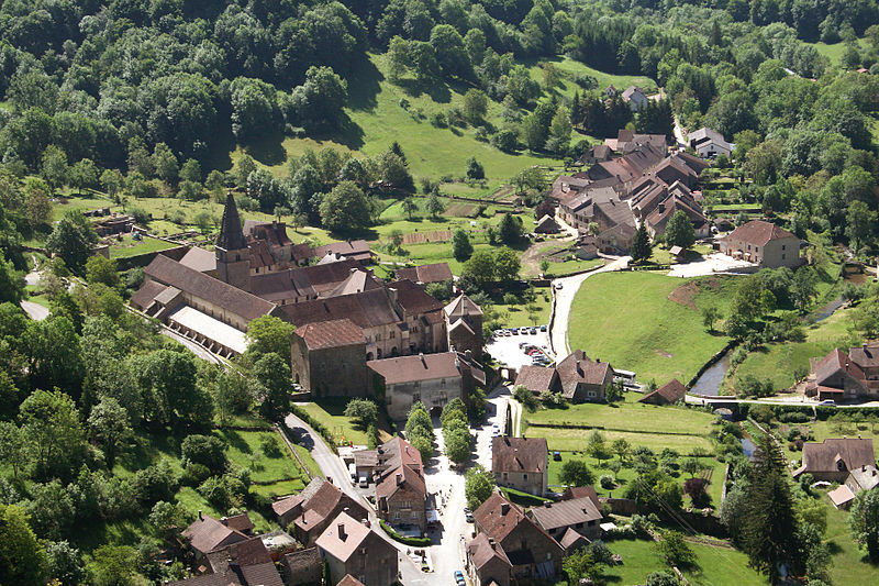 File:0 Baume-les-Messieurs - Village.JPG