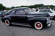 Buick Roadmaster serie 70 de 1941 vue de profil, au Duke's Club.- Juin 2014 Villeneuve-d'Ascq, France.