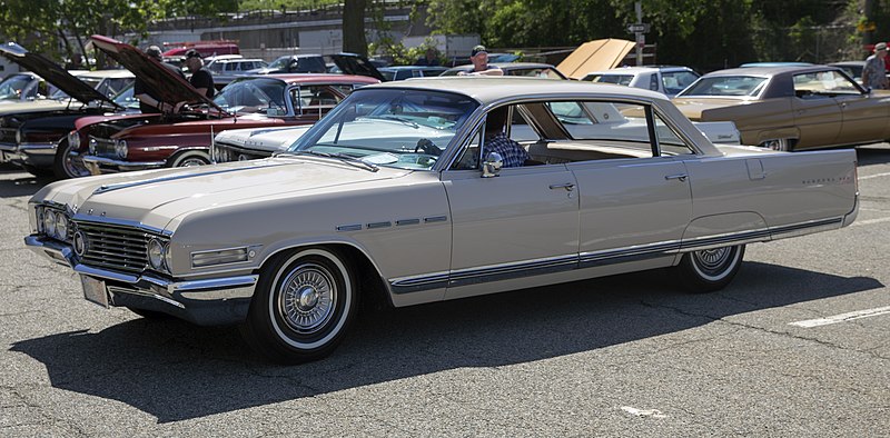 File:1964 Buick Electra 225 four-door six-window sedan, front left side.jpg