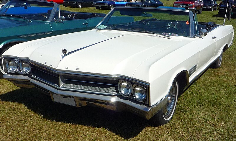 File:1966 Buick Wildcat convertible white.jpg