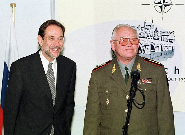 Secretary General Javier Solana and Russian Defense Minister Igor Sergeyev on 1 October 1997.