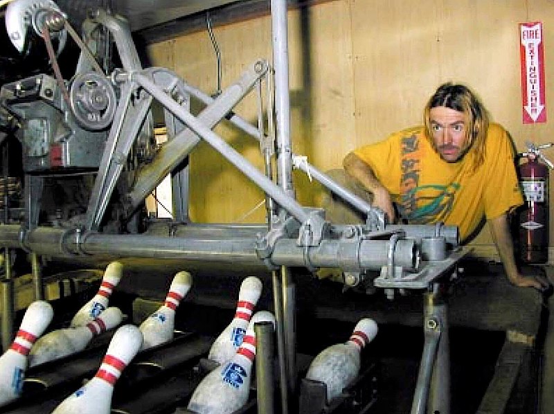 File:20000130 Human pinsetter - McMurdo Station bowling alley - Antarctic Sun newsletter.jpg